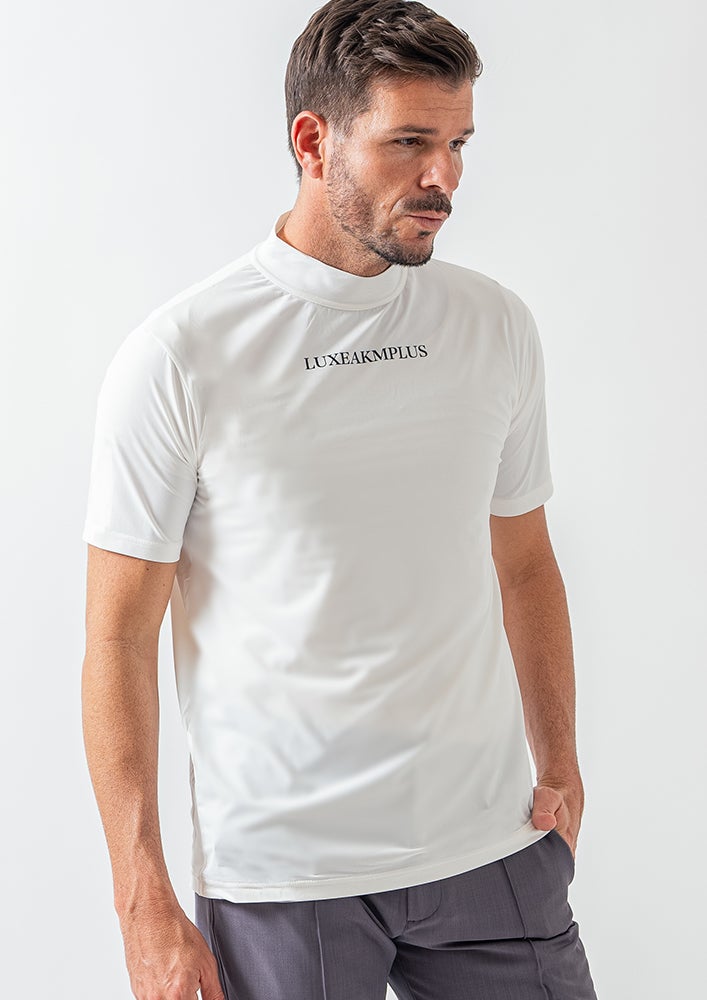 AKM PLUS】LUXE MOCK NECK-WHITE- | AKM［エイケイエム］公式