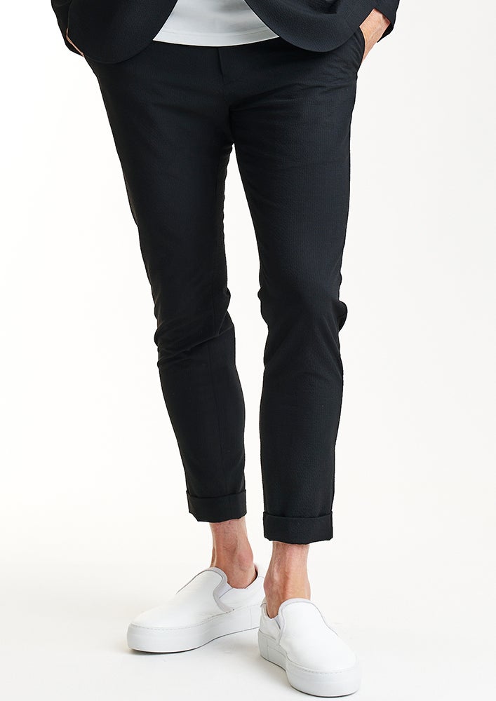 AKM】STRIPE SUCKER STRETCH SWING EASY PANTS - TURN-UP HEM -BLACK